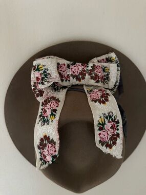 Magnolia Pearl bow jabot